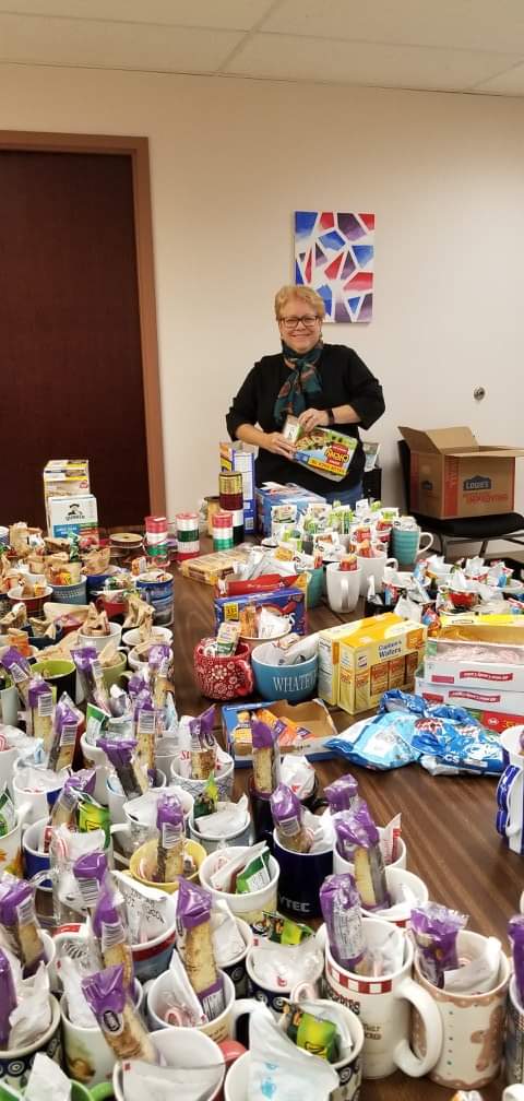 RVMOMs's tweet photo. RVMOMs assembled 232 Mugs for Warmth for the Food Bank Network of Somerset County!
6 women, 2.5 hr, 232 mugs! whew! #momsofmultiples #somersetconj #charity #giveback #rvmoms #njatmc https://t.co/VsuJWwDiFq