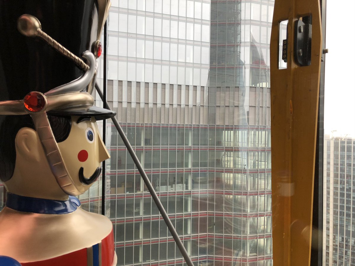 Christmas3Count's tweet photo. My friend is enjoying the view over London from the Leadenhall Building today. @CheesegraterLdn #WorcestershireHour #MalvernHillsHour #Christmas #NutcrackerSoldier https://t.co/rdlCHKwACu