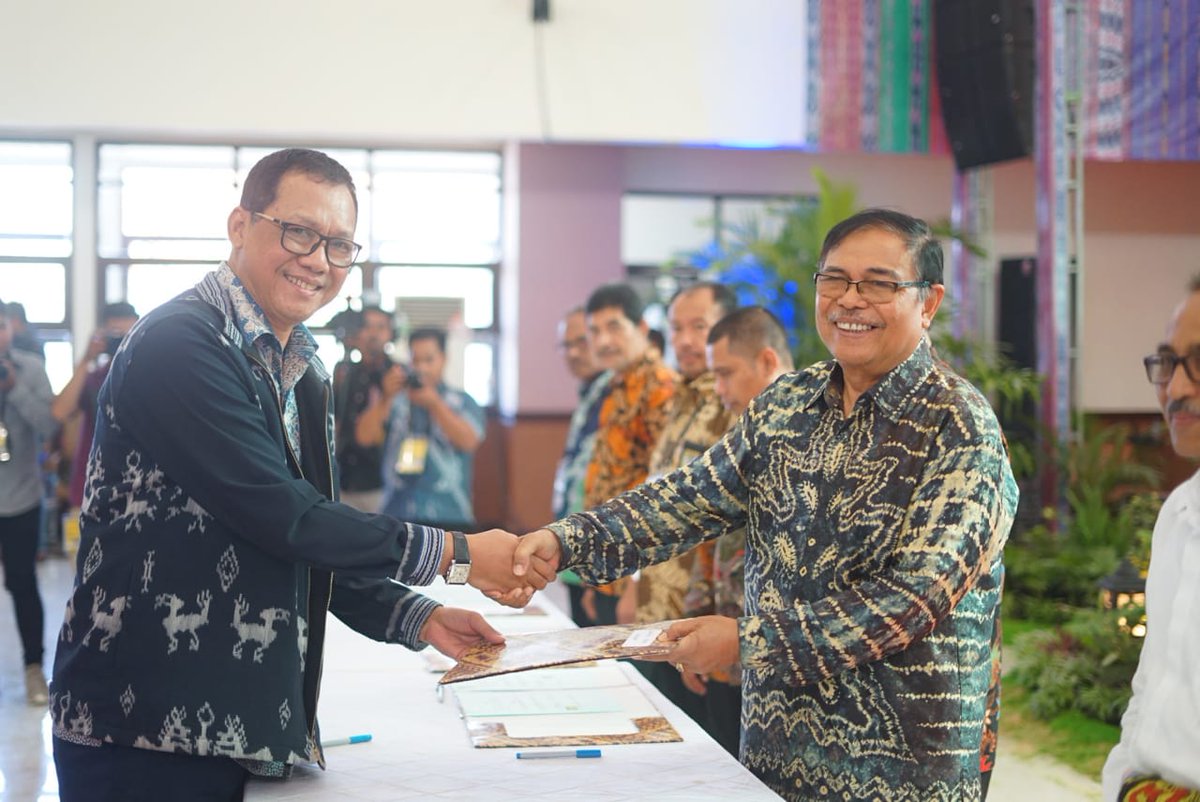 unidayan_'s tweet photo. MoU:
.
.
https://t.co/wz3S660ebx
.
.
#Unidayan #UnidayanUnggul #HATHI #MoU #SjamsulQamar https://t.co/RCO2366ain