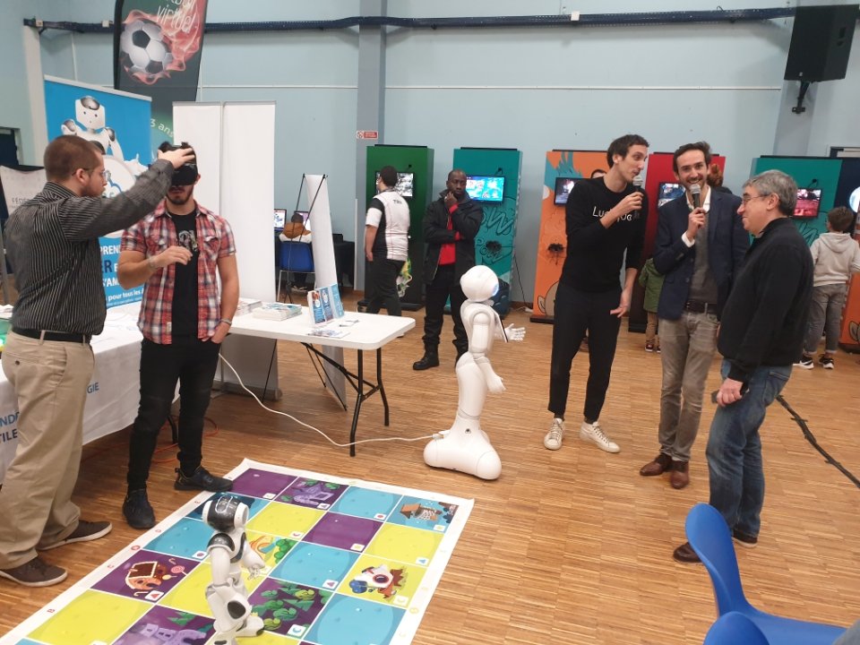SectechGroupe's tweet image. Nous sommes présents au Numérique Épône Show au côté de @i2form pour vous initier à la robotique grâce au robot #Pepper et #Nao 
N&apos;hésitez pas à passer nous voir :

Salle du bout du Monde
Chemin de Meulan, 78680 Épône