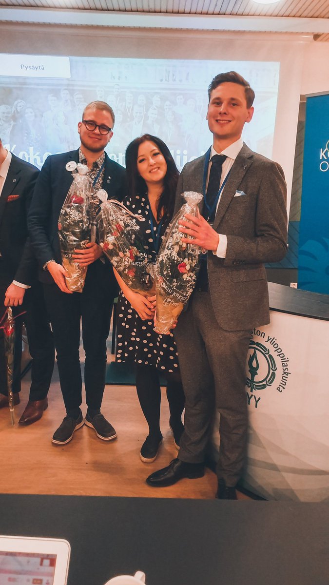 Tuhatkunta's tweet photo. Kokoomusopiskelijoiden uusi puheenjohtajisto vuosille 2020-2021! 💙 
Puheenjohtajaksi @JeremiasNurmela 
Vararapuheenjohtajiksi @NiinaHama ja Eero Heikkilä.
#kokoomus #kokoomusopiskelijat #tkliko https://t.co/75W53p1koc