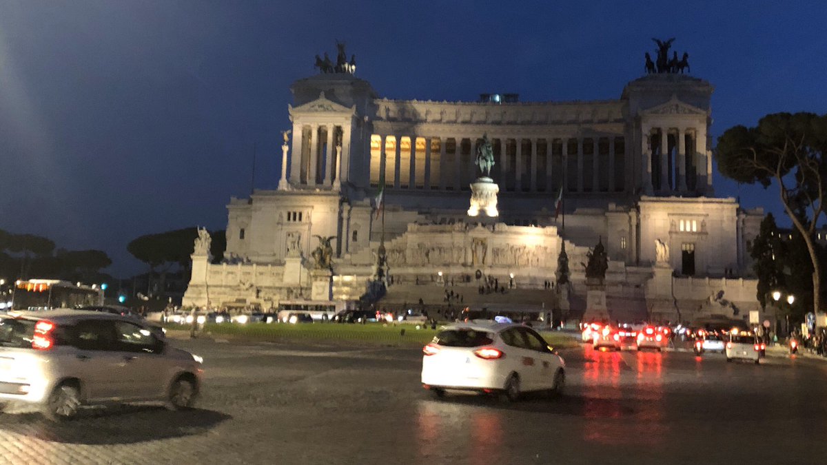 The daylight hours have just been concluded, & the night hours have now begun. Within that time, I witnessed a fascinating road area that had plentiful of cars there, while at the back center stands the building known as “Victor Emmanuel Monument”. This was an admirable sighting.