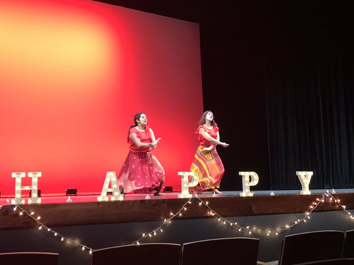 Happy #Diwali to our @epp_tn students who danced their hearts out last night during #diwalifestival @UTKnoxville. Our team celebrated the Festival of Lights by watching @BeantKapoor preform and eating some yummy Indian food. You made us very proud Beant! #DiversityandInclusion