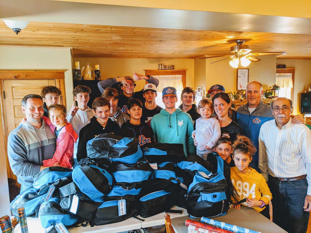 Rickford_14's tweet photo. Yesterday,  our @BaseballMilton 15U team spent the day volunteering at the Pack-A-Bag Foundation. Players &amp; coaches helped pack backpacks that will be going to families in need for the holiday season. One way Baseball Milton teams give back!! Well done boys!! @TKOG98 @sully1627 https://t.co/AJHiqkiztL