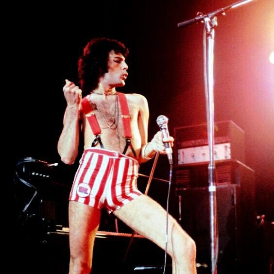 freddiesamuffin's tweet photo. 28 years ago we lost this beautiful soul, we miss you  🥺🖤 #FreddieMercury 💛 https://t.co/jBZDcYFvuo
