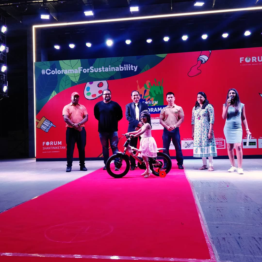 PrasadPBhat's tweet image. Honoured to be invited as a judge at this year&apos;s Forum Colorama Art Festival. A great way to bring awareness on how to save planet through art. Truely blessed to be a part of it. Thank you @forum.shantiniketan 🙏🙏🙏🙏  #sustainability #gogreen #prasadbhatart #forumcolorama