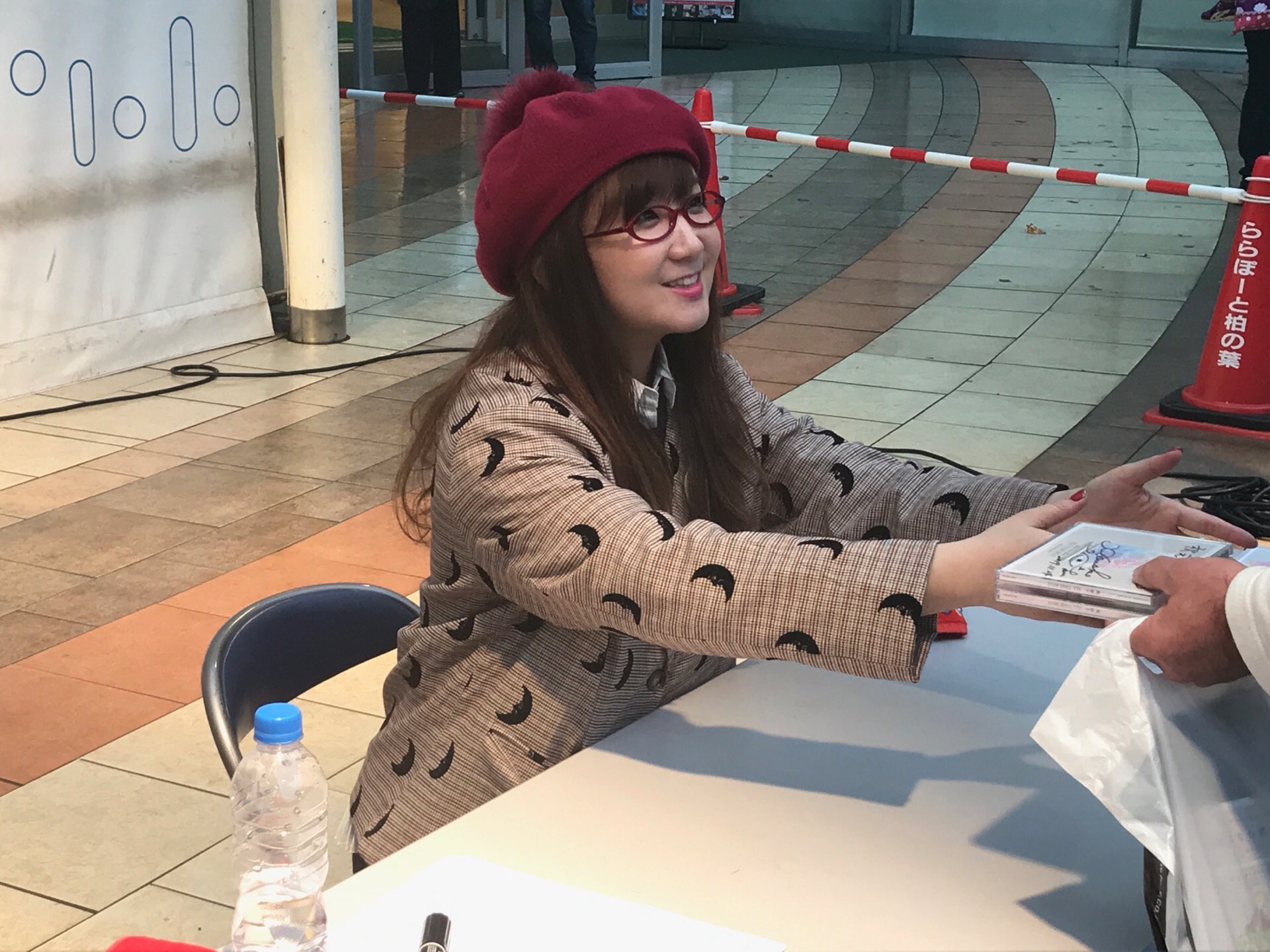 奥華子 奥華子all Time Bestフリーライブ In ららぽーと柏の葉 ありがとうございました ベスト サントラを発売して はじめてのサイン会だったので直接話せて凄く嬉しかったです 気づいたら1時間以上歌ってしまいました 笑 サイン会も長時間 奥華子 奥華子all Time Bestフリーライブ In ららぽーと柏の葉 ありがとうございました ベスト サントラを発売して はじめてのサイン会だったので直接話せて凄く嬉しかったです 気づいたら1時間以上歌ってしまいました 笑 サイン会も長時間