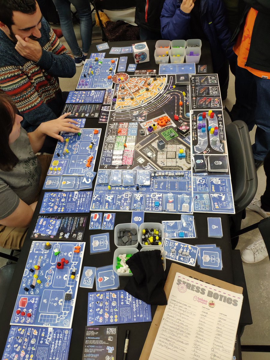 dadoenroscado's tweet photo. A les @DAUBarcelona vam poder veure el proto de Stress botics! Euro heavy heavy! @tokensynapse @2TomatoesGms @kickstarter https://t.co/9twp8W34P5