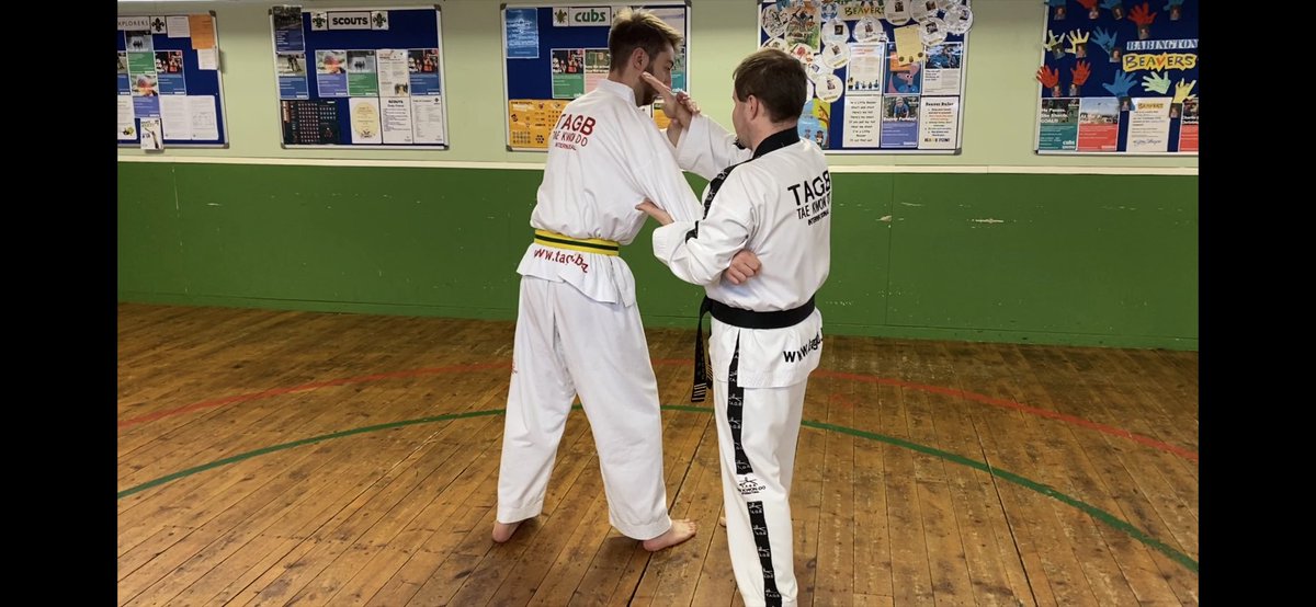 CharnwoodTKD's tweet image. Pattern applications for the first 2 moves of Dan Gun Tul. Notice the trapping and manipulation of limbs #boonbae #tkd #tagbtkd #tagb #practicaltkd #eastleake #mountsorrel #rothley