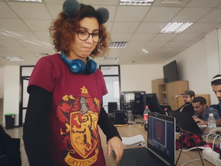 MettaCha's tweet photo. When your manager decides to paparazz-you 🍍
#work https://t.co/EHPEYn9syk
