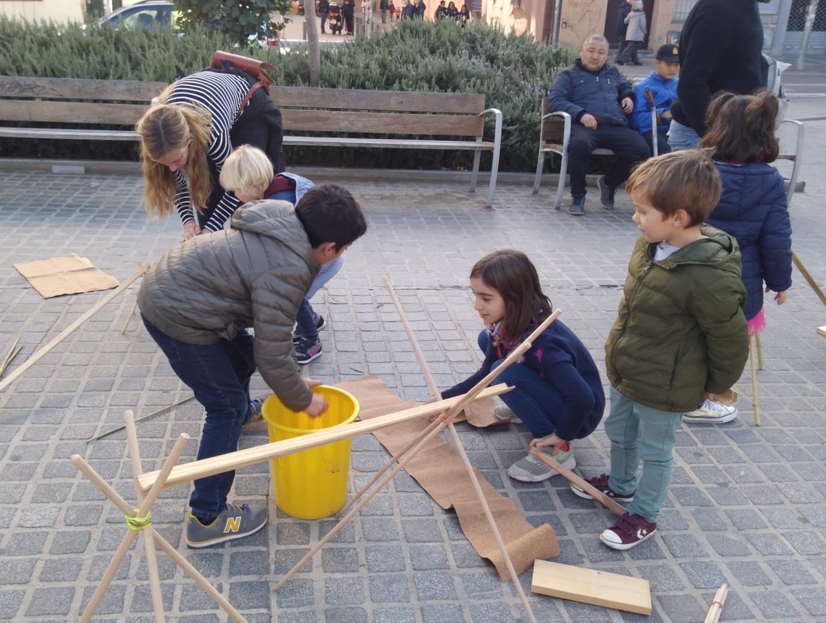 A #festapelsdretsdelsinfants de <a href="/AjBadalona/">Ajuntament de Badalona</a>  hi hem tingut un joc amb pals i bales de <a href="/Obradordelarie1/">Obradordelariera</a> i <a href="/ParcsplatgesAMB/">Parcs i platges AMB</a>