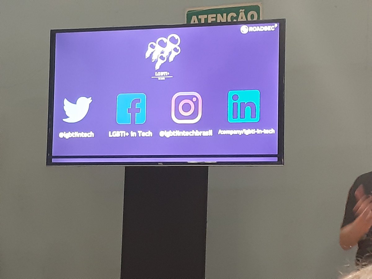 miresferreir's tweet photo. @LGBTIinTech @cyb3113 #roadsec2019 comunidades e pessoas que conheci :) https://t.co/qM4YWAI9wz