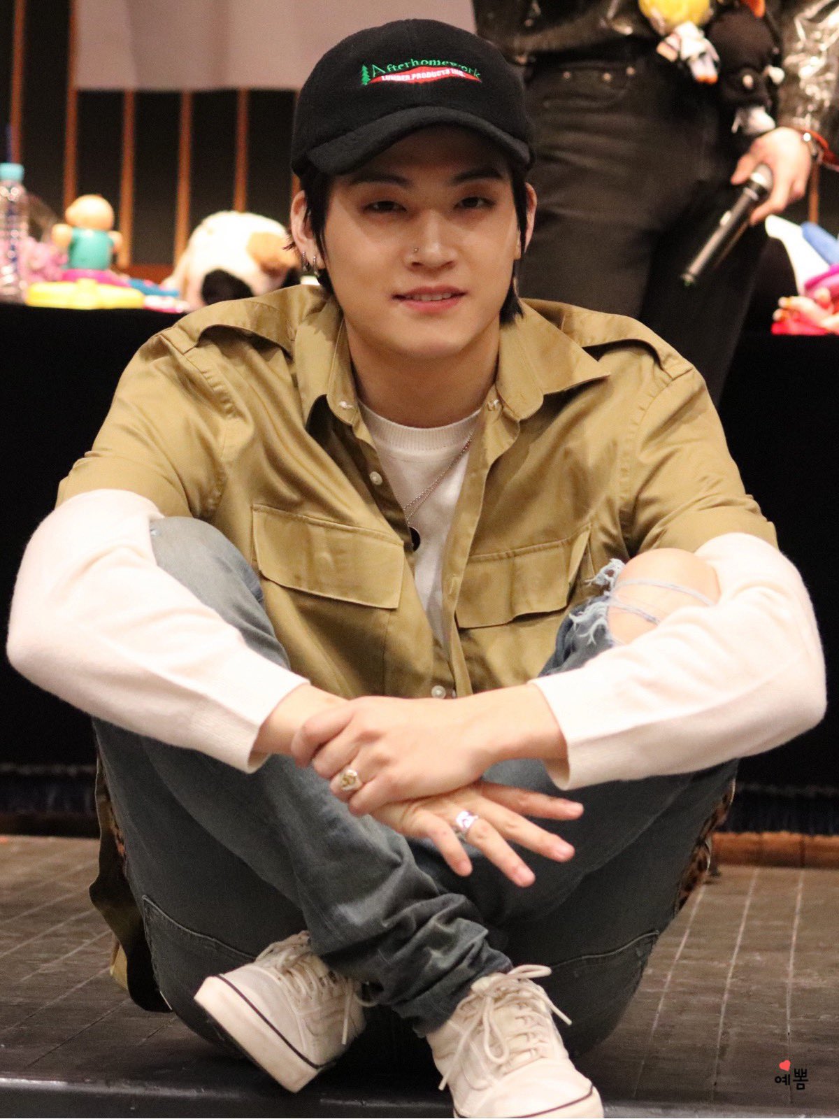 EKJRSV-VUAEo7pV?format=jpg&name=large