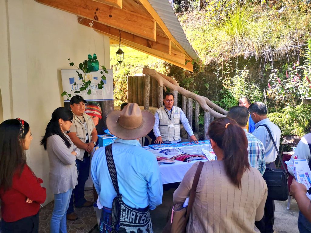 SESAN_Solola's tweet photo. Se organizaron stands informativos de acuerdo a los 4 ejes programáticos de la #ENPDC, asi como de Gobernanza, Libre acceso a la información pública y políticas públicas municipales, las autoridades electas realizaron el recorrido previo a iniciar el Foro. https://t.co/1xWdU6iPo7