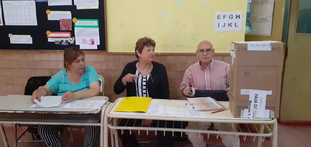 JJuaneda's tweet photo. En General Urquiza y Patricios Oeste los vecinos están eligiendo a muy buen ritmo sus autoridades vecinales! Hasta las 18hs acércate con tu DNI y participá! https://t.co/oVZIIzvWAK