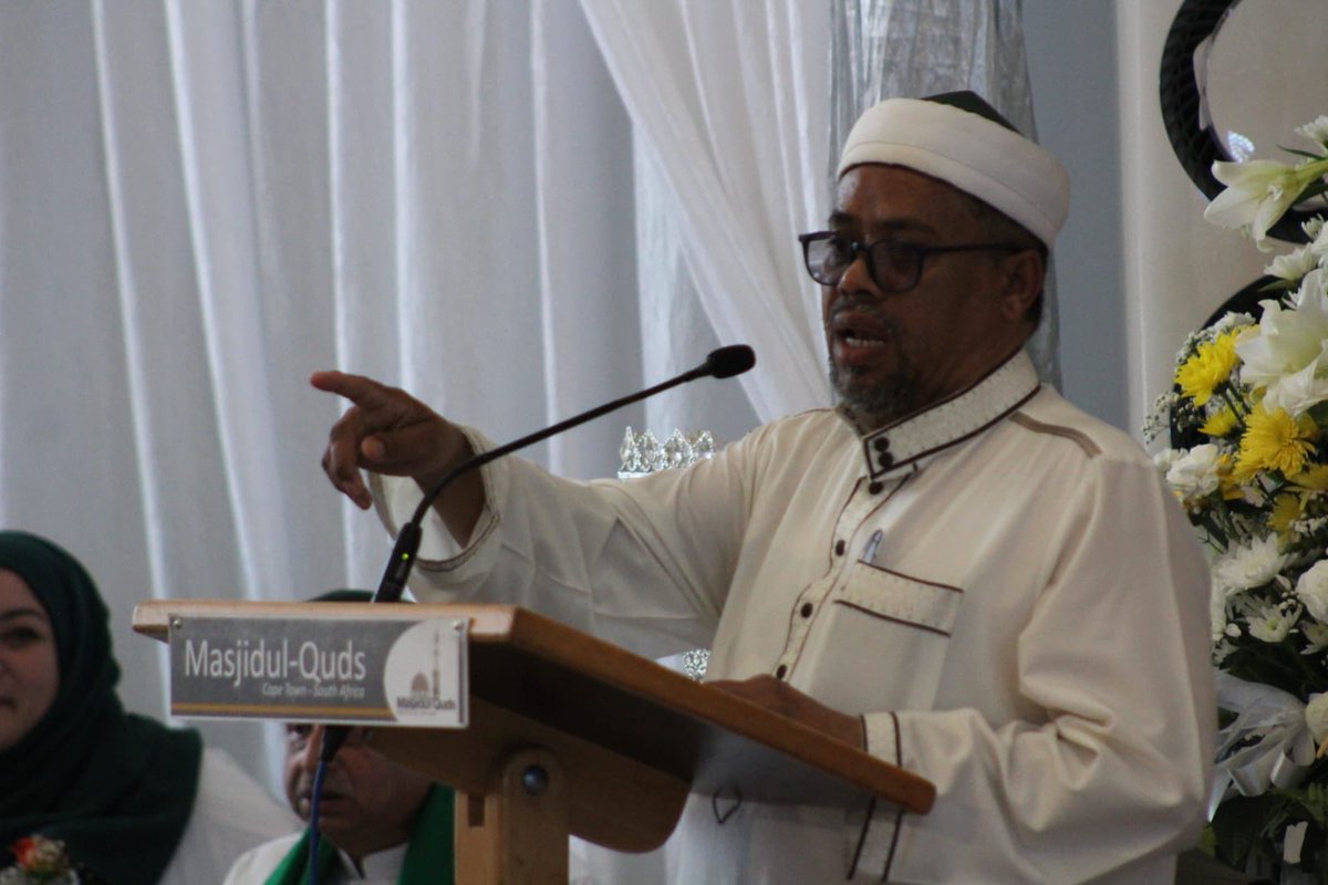MawlidSA's tweet photo. Our wonderful Shaykh Abdurahmaan Alexander  #MassMawlid https://t.co/2oOEeOZYsY