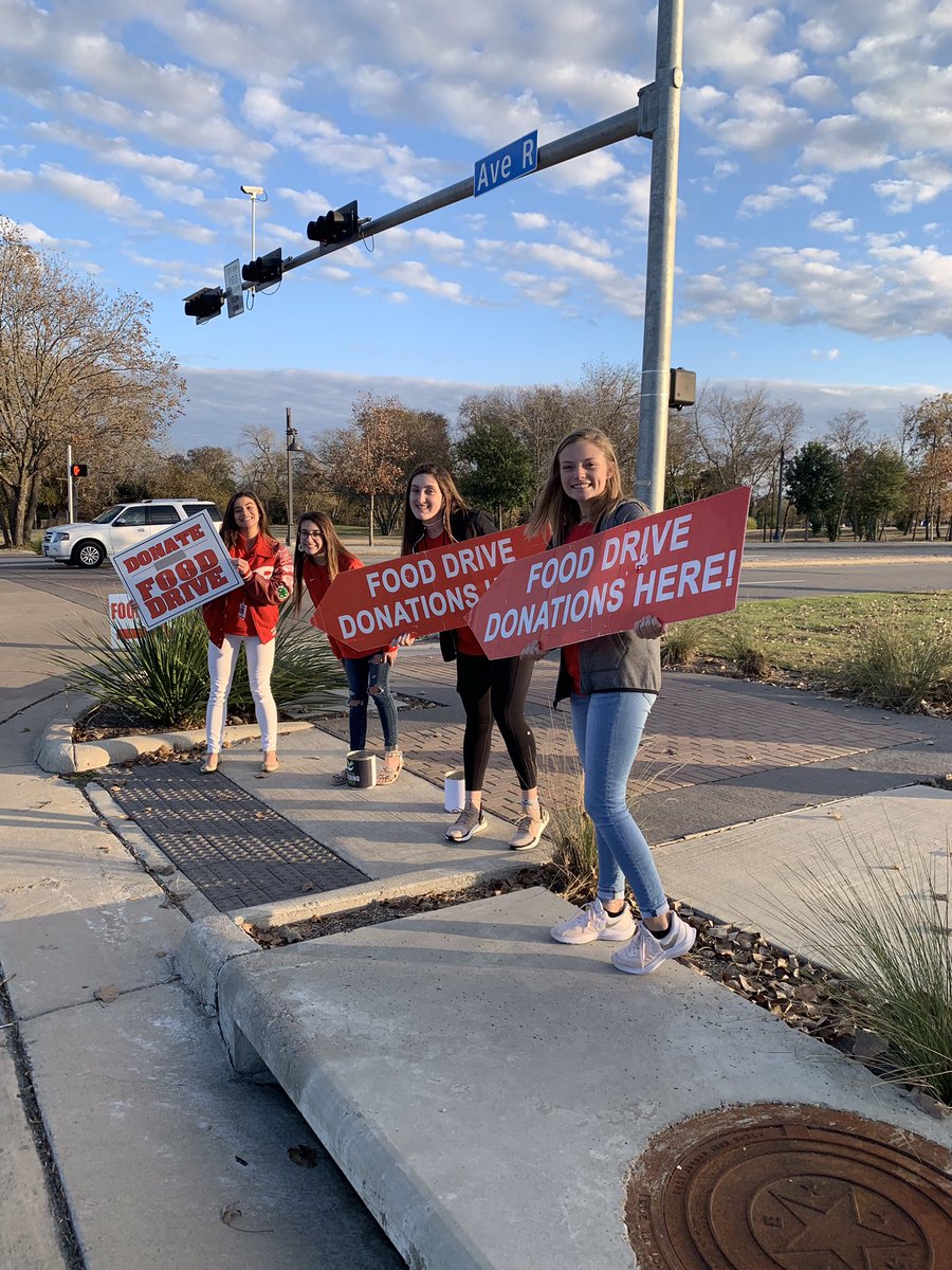 BeltonLTG's tweet photo. It was awesome being able to help out at the Feeding Families At Scott and White on Friday! Over 2 million pounds of food donated in a day! https://t.co/5DVqnDXnPC