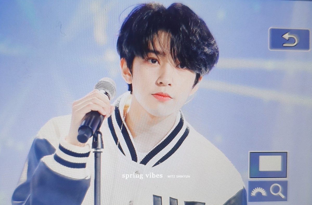 SpringVibes_'s tweet image. 191124
#위인더존 #시현 #SHIHYUN