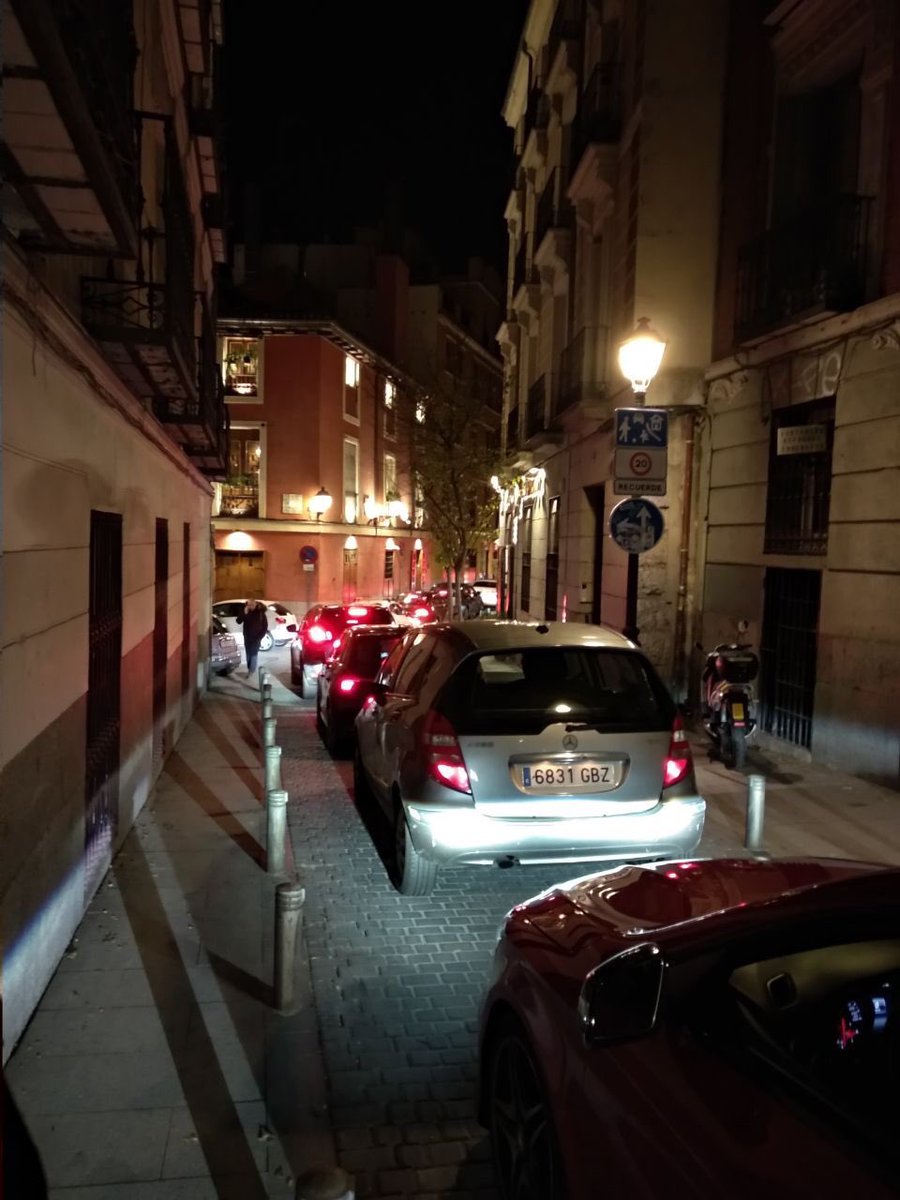 latinapaterson's tweet photo. Madrid, Navidades 1977 - 2019. Ciudad Tóxica https://t.co/kFgGaertyB