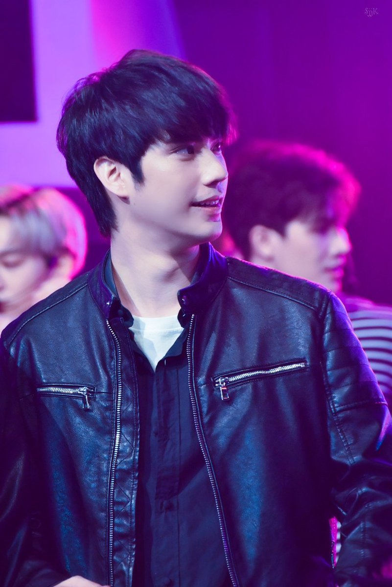 s_j_j_k's tweet image. ใจเราพังไปแล้ว เพราะความหล่อเธอ.😳
#TEeThanapon 
#superboyprojectweek10