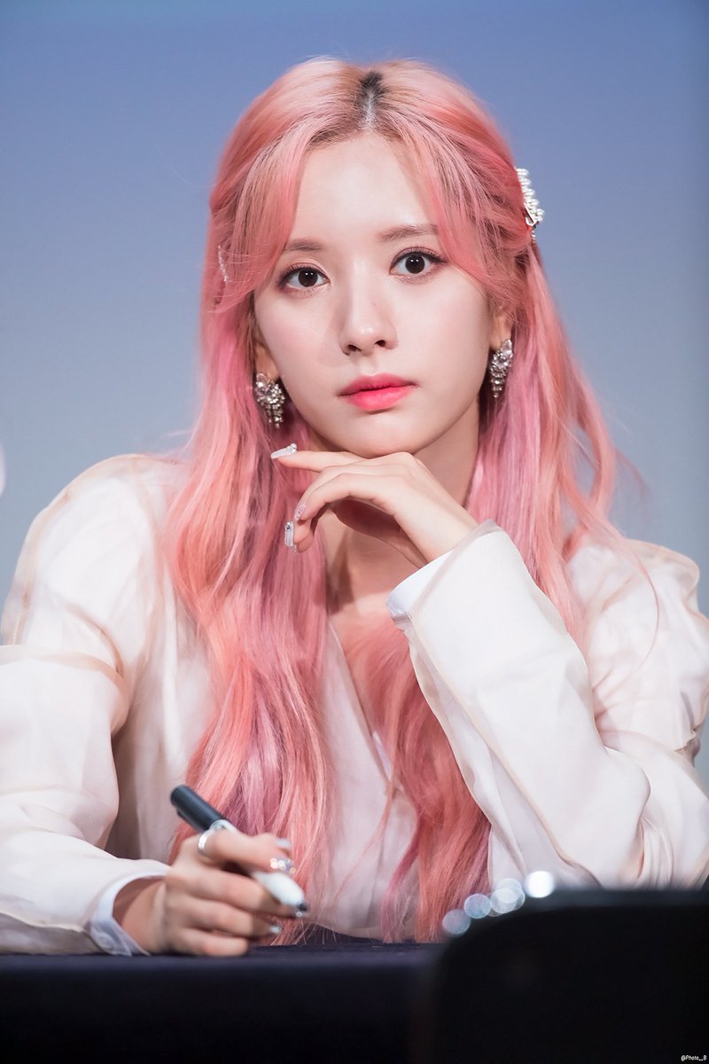Photo__B's tweet photo. 191123 영등포팬싸 #우주소녀 #보나 https://t.co/CcKfTBbgsb