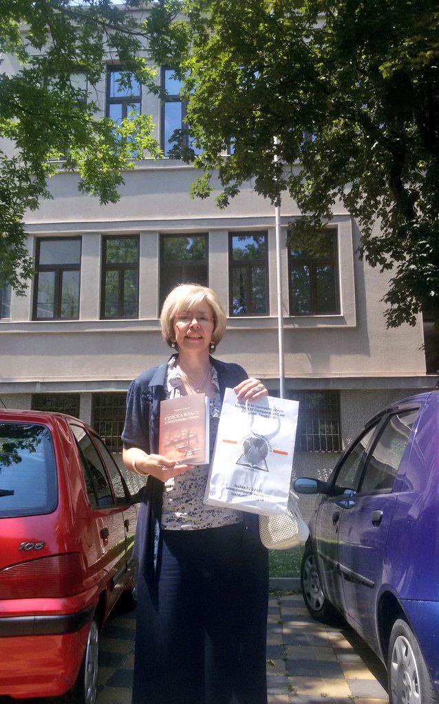 JelenaMKandic's tweet photo. Poštovani #Balternativa,
Slažem se da #ReformaPravosuđa od 2009/2010. godine nije izvršena na adekvatan način, čak i neustavan.
Imamo člana najbliže porodice koja je doktorirala na toj temi 2014.🎓
#VenCom sadašnju reformu, naročito #UstavniAmandmani, ne karakteriše povoljno. https://t.co/u62SFlMNaW