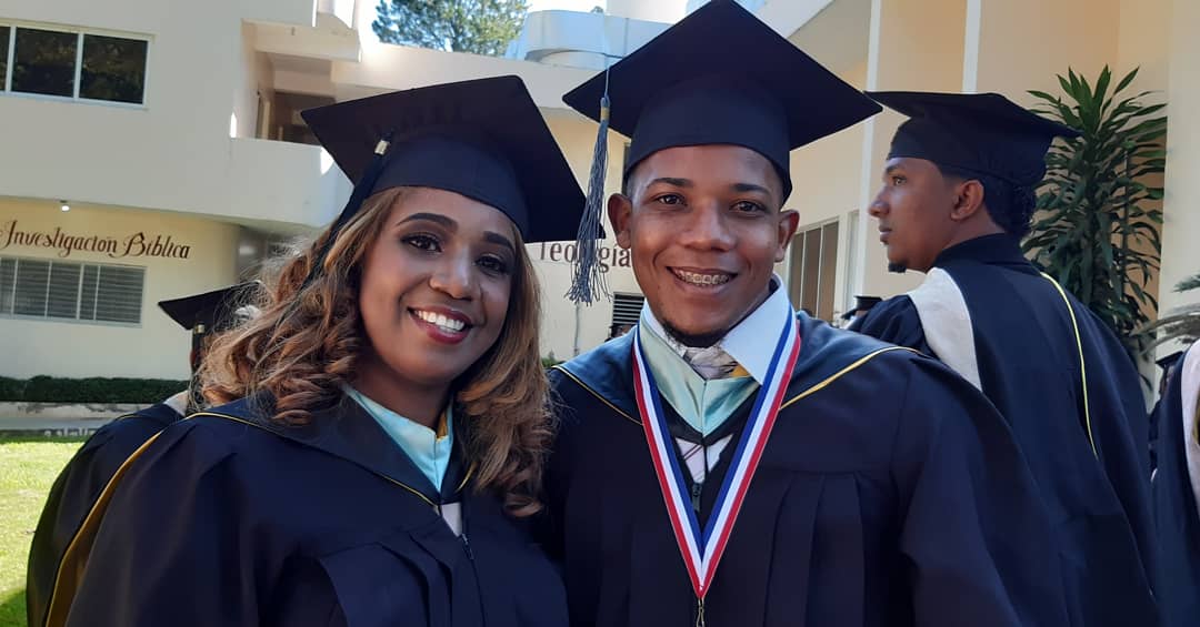 FelixNova_'s tweet photo. Aquí mi mayor satisfacción ver como 451 estudiantes de la Universidad Adventista Dominicana (UNAD), hoy reciben sus títulos de profesionales, una gran parte de ellos gracias a la entrega de nuestra Ayuda Universitaria, servirán a la sociedad con lo aprendido. https://t.co/4xzpSPe7yb