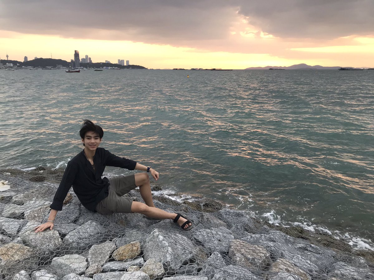 Folk_1405's tweet photo. ชอบเวลาแสงกระทบกับน้ำทะเล🌈☀️🌊
Perfect💗
เอาผมขึ้นไม่ใช่ไรนะ ลมแรง555💨
#ลืมลง https://t.co/KfvDQR4Qz0