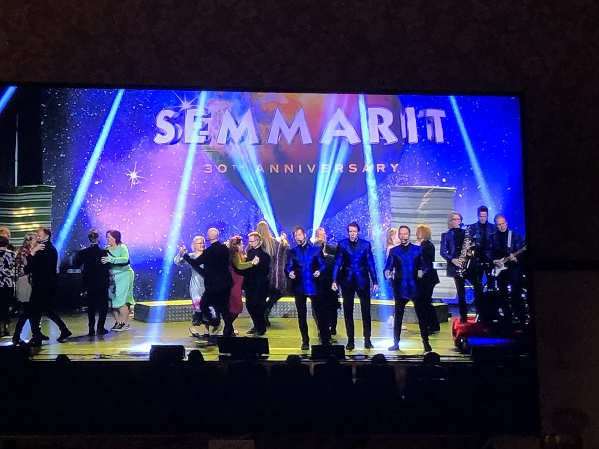 TainaKetola's tweet photo. Kiitos @aamulehti ! Oli huippua, kun sai nauttia sunnuntai-illan #semmarit konserttia kotisohvalta. https://t.co/jgQAiCsh4g