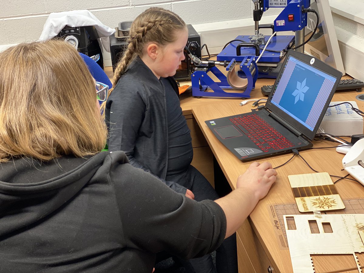 liverpoolcode's tweet image. A fun final code club of the year – we’re animating snowmen in Blender, 3D printing parametric snowflakes, and laser cutting “living hinge” Christmas cards at @LittleSandboxUK ⛄️