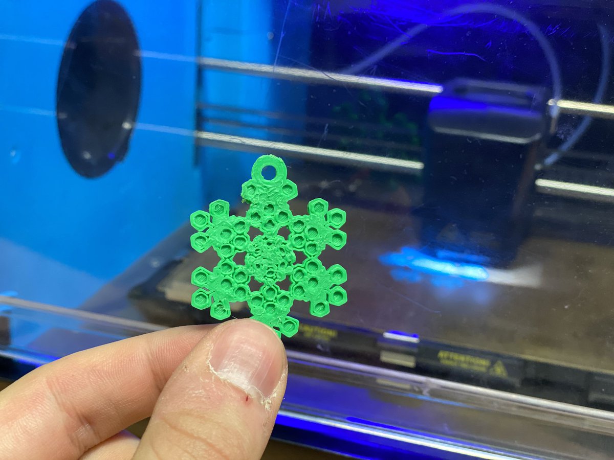 liverpoolcode's tweet image. A fun final code club of the year – we’re animating snowmen in Blender, 3D printing parametric snowflakes, and laser cutting “living hinge” Christmas cards at @LittleSandboxUK ⛄️
