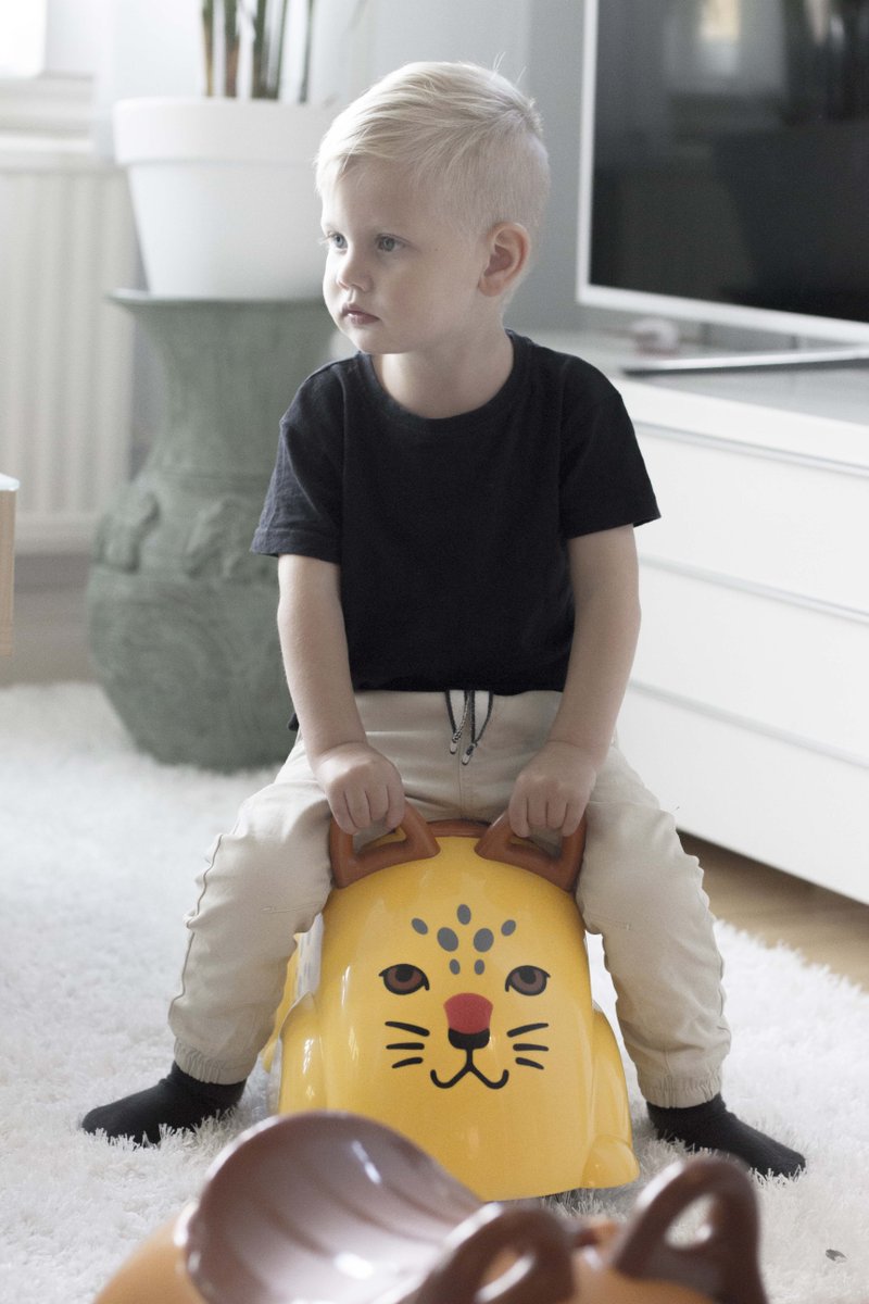 See how concentrated this little boy is when he creates his own play adventure with his Cute Rider Leopard. He will soon save the world from the back of the leopard, while he moves is feet and legs over the floor. #VikingToys #CuteRider