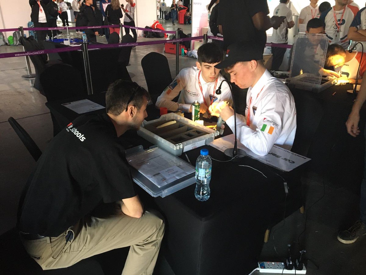 MaristAthlone's tweet image. Congratulations to @VintiusRacing who have won all four of their heats. Alexander and Conor in the pit lane doing some running repairs 🏎🔧 @F1inSchoolsHQ @F1inSchoolsIRL  #F1SWF19