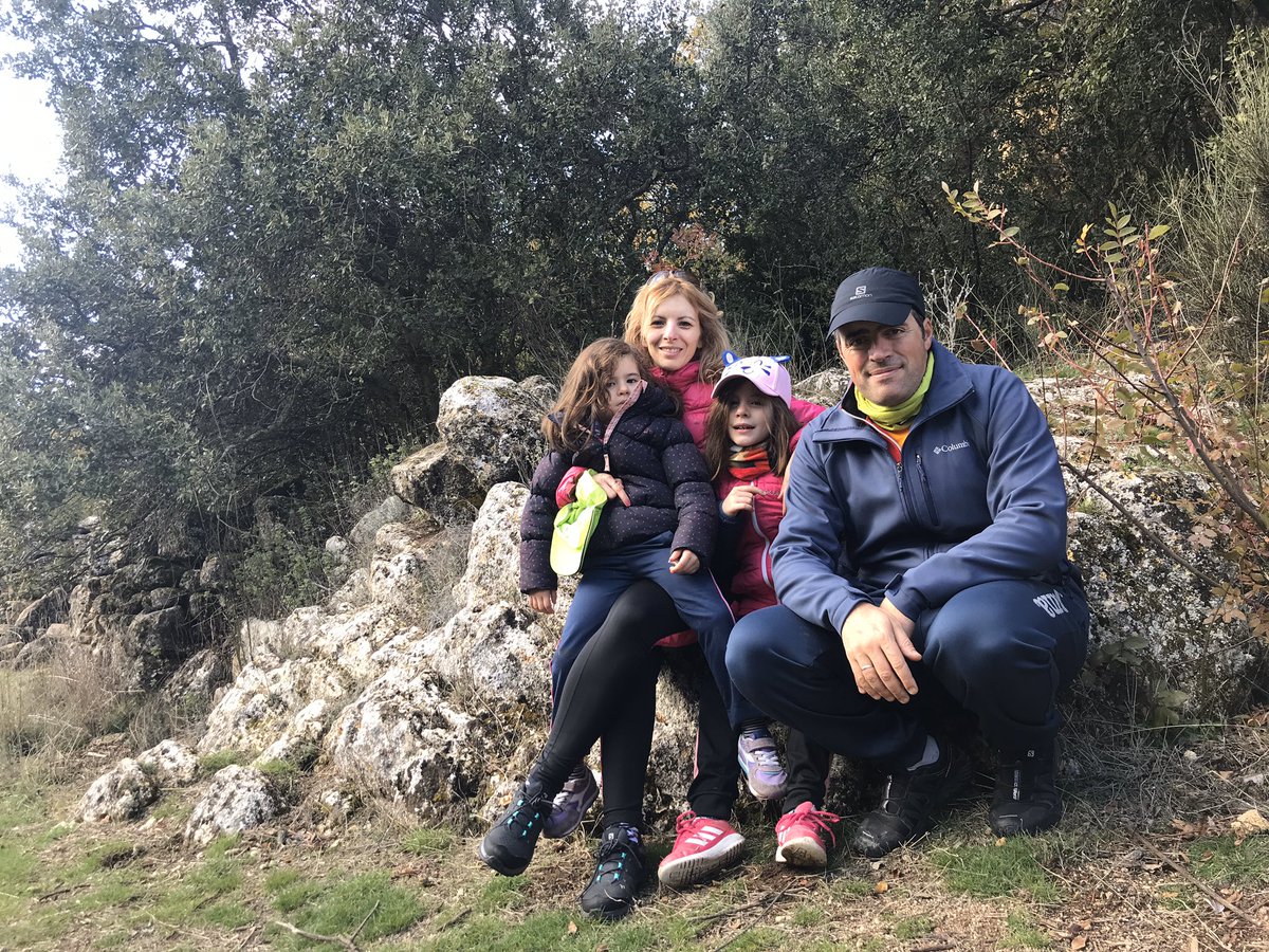 CristobalCano26's tweet photo. Sendero de los #Zumaques 🍁🍂🍁👨👩👧👧 #AlcalálaReal https://t.co/L9rZy0AYRW