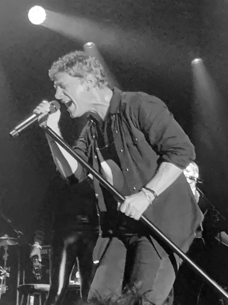 nkn03's tweet photo. @ThisIsRobThomas Grateful that I was able to attend 5 shows this tour โค๏ธ๐ถ thank you to the band and crew and especially @BrianBrunka and @RDS44162915 ๐ safe travels x #ChipToothTour #Robvember https://t.co/4wiCPjiwOV
