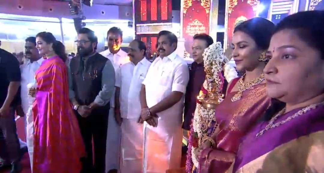 kajalTamilFC's tweet photo. #kajalAggarwal at #VFIVV19 Awards! #100DaysOfCOMALI @MsKajalAggarwa ❤️ https://t.co/VEb2DqdOJP