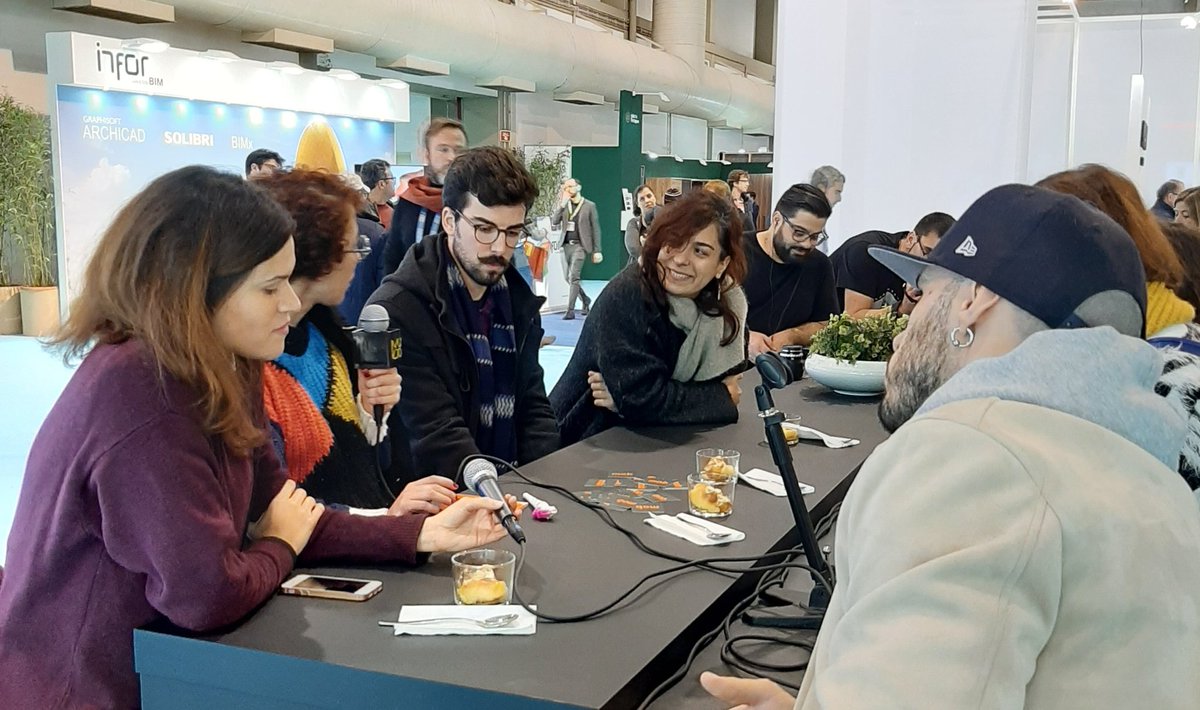 mudopodcast's tweet photo. Segundo dia na Concreta! Hoje vamos falar de Identidade com Ana Seixas, Estaminé, Atelier Karaka e @xestastudio . Estás mudo ou mudas? 
#mudopodcast #concreta #exponor #mobcozinhas #identidade #custommade #storytelling #handmade #autoral https://t.co/NhtnXtI1ti