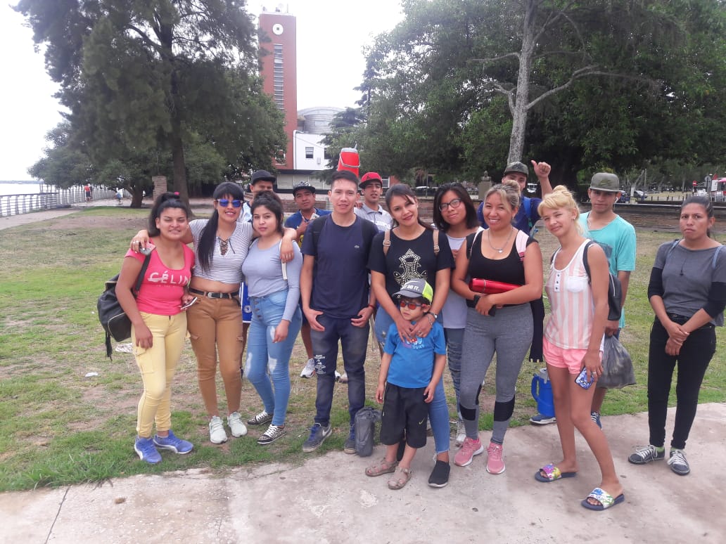 #TuristaEnMiCiudad Gran paseo en el Barco Ciudad de Rosario junto a los 
centros de convivencia Nº 8, Santa Lucía, 
Las Flores Sur, y adultos y adultas mayores de distintos talleres de la Escuela de Gerontología. Una gran jornada para conocer el río y fotografiar sus paisajes.