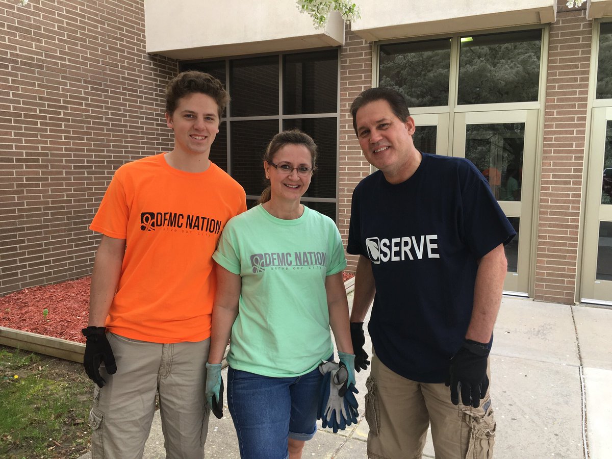 BengryMary's tweet photo. Thankful to raise our kids in a church that Serves it’s Community! #ThanksGala #ServeOurCity https://t.co/jvfH9fMWFn