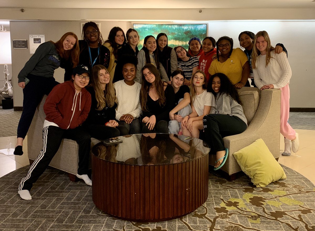 MsTaylor_Archer's tweet photo. Traveled to D.C. with 19 of my journalism students and had a great time. Thank you, @nationalJEA and @NSPA, for another fabulous convention! #nhsjc19 https://t.co/n8M9qYwx7E