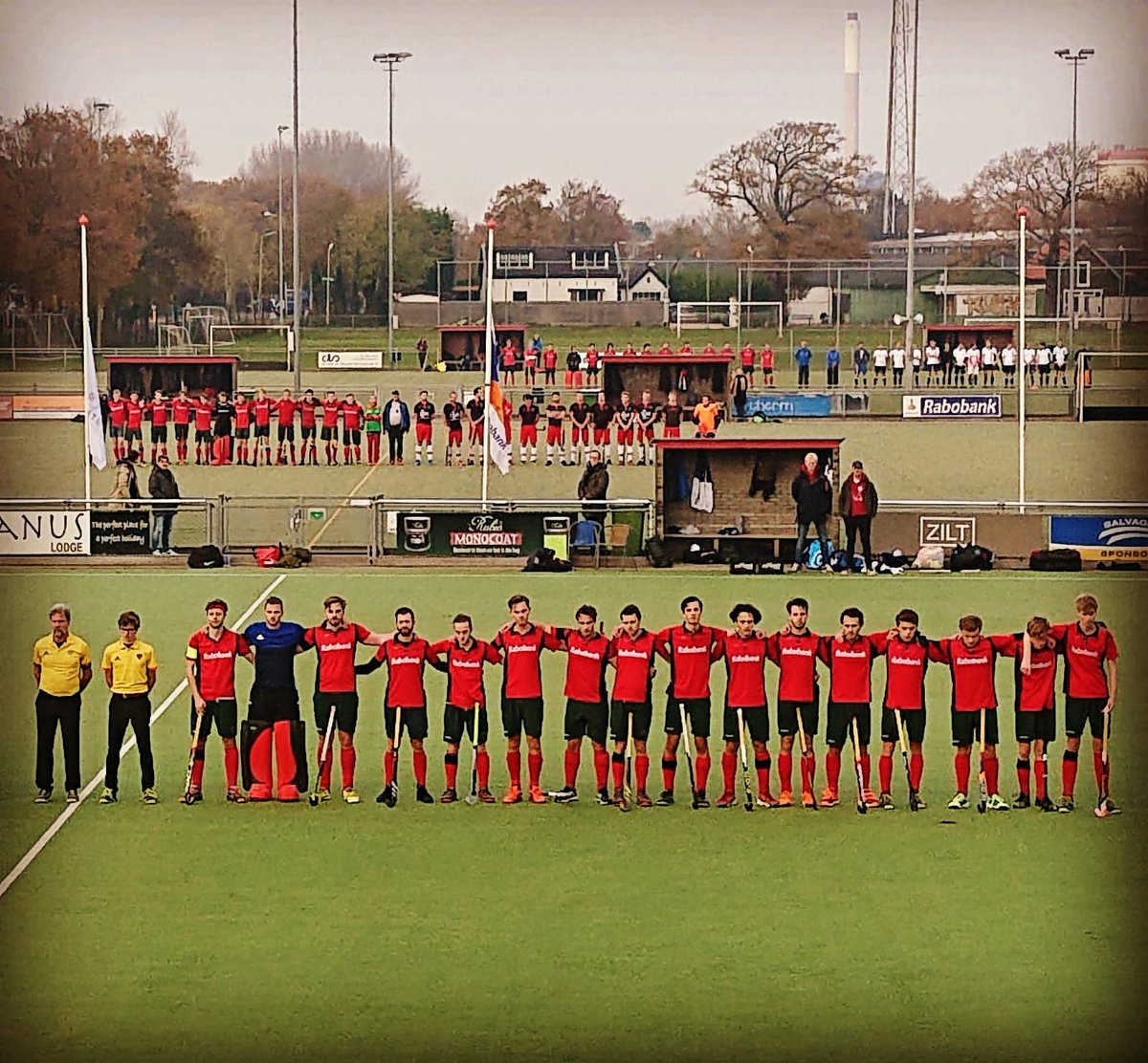 Indrukwekkende minuut stilte voor Simon de Hoog. 

Lieve Siem, we missen je ontzettend.