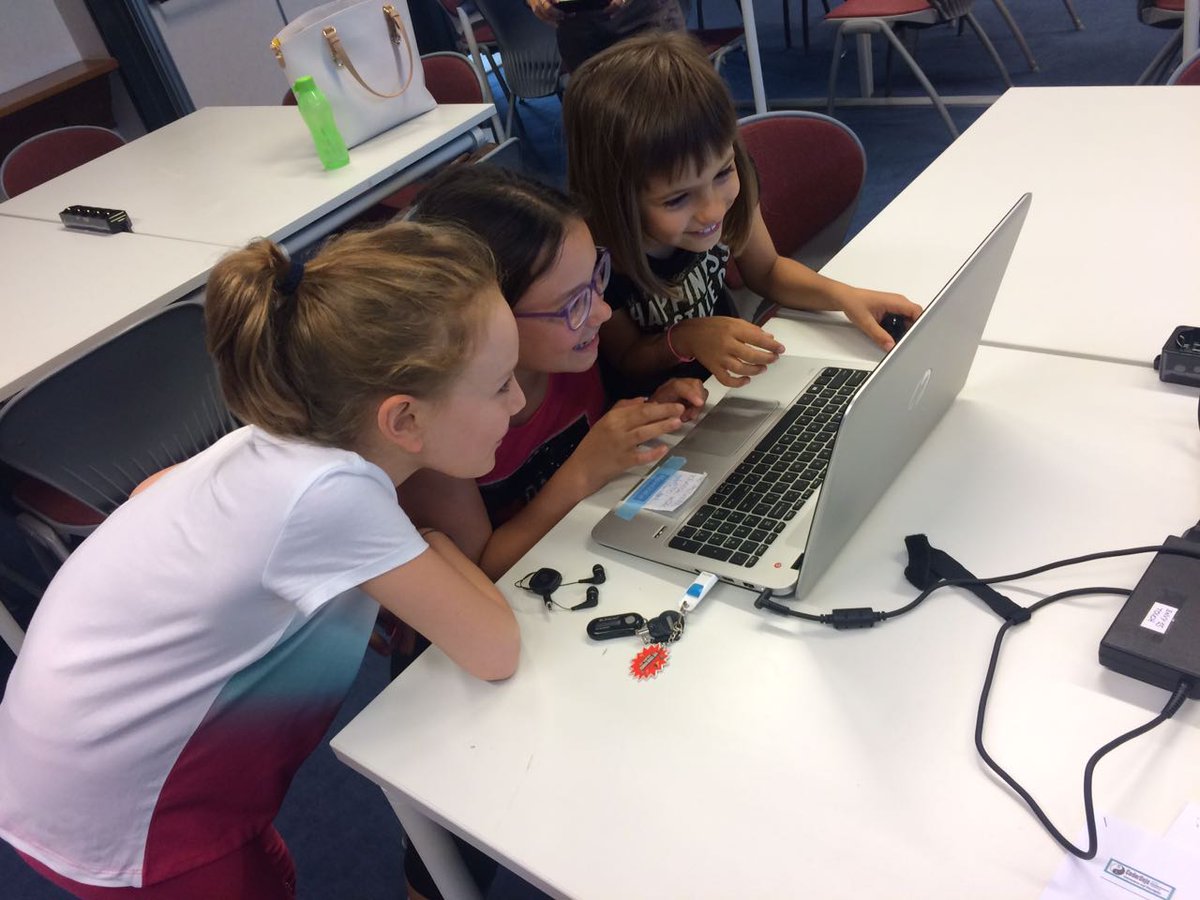 enrico_martines's tweet image. Nella sede @HPE_IT di #Roma oggi, il consueto evento domenicale @CoderDojo dedicato ai ragazzi tra gli 8 e i 15 anni. E per i genitori un workshop #Safe2Web sui temi del #cyberbullismo. Promuoviamo la cittadinanza #digitale perché parte dei nostri valori! #WeAreHPE