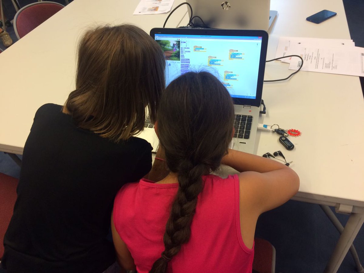 enrico_martines's tweet image. Nella sede @HPE_IT di #Roma oggi, il consueto evento domenicale @CoderDojo dedicato ai ragazzi tra gli 8 e i 15 anni. E per i genitori un workshop #Safe2Web sui temi del #cyberbullismo. Promuoviamo la cittadinanza #digitale perché parte dei nostri valori! #WeAreHPE