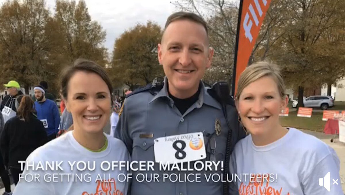 jgdrake8's tweet photo. Amazing Turkey Trot this weekend at Crestview! Many thanks to Kristen, Erin, and all the staff who showed UP to encourage our family runners! We couldn’t have done it without support from @HenricoPolice and @KidsRunRVA! #lifeready #HLP https://t.co/kelT7HqaM1