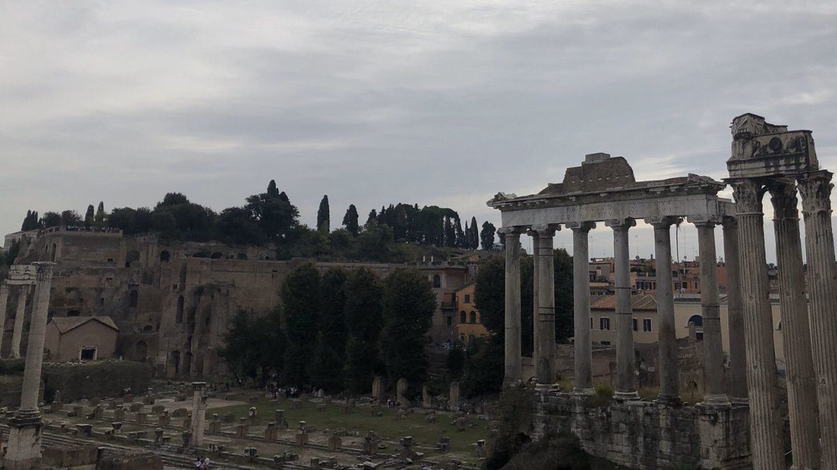 The following day, I’ve encountered the viewpoint of the ruins of Capitoline Hill. One can witness many kinds of structures that are still around from many centuries in this world. The cloudy weather makes for a good & special contrast with this area.