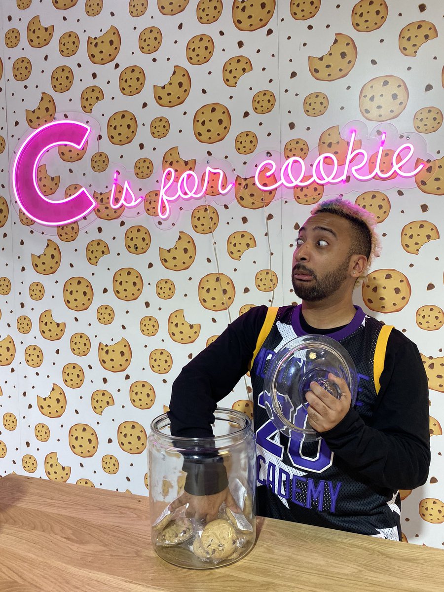 EliottKing's tweet photo. And when he eat the cookie he got good form - @NICKIMINAJ 

#WeAreHappyPlace #CaptureYourHappy @wearehappyplace https://t.co/nlrSz2Hrh8