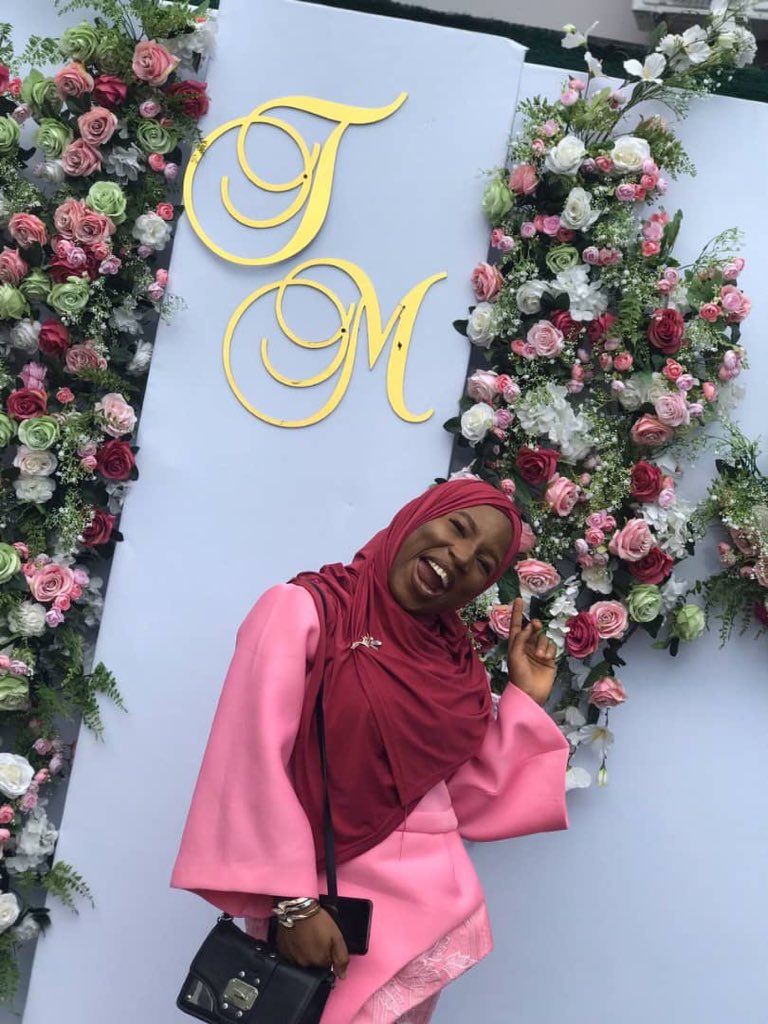 oakstyleng's tweet photo. Our beautiful 😍😍 OAKshopper stunting in her brooch and 3-Tone cuff bracelets from the store 😎
What are you waiting for? Send a DM to order yours today
#OAKstyle #OAKshopper https://t.co/dPlHHdINJP