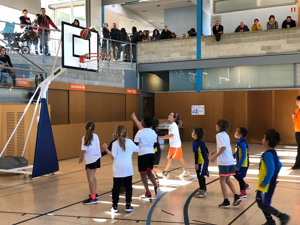 Aquest matí hem participat amb els dos equips d'escoleta a la Trobada d'Escoles del <a href="/CEOSONA/">Consell Esportiu d'Osona</a> organitzada pel <a href="/CBSTA_EUGENIA/">C.B. SANTA EUGÈNIA</a> 

Enhorabona per la organització i amb ganes ja de la propera Trobada!

#SomFamília
#SomDelFemení
#Osona #Vic