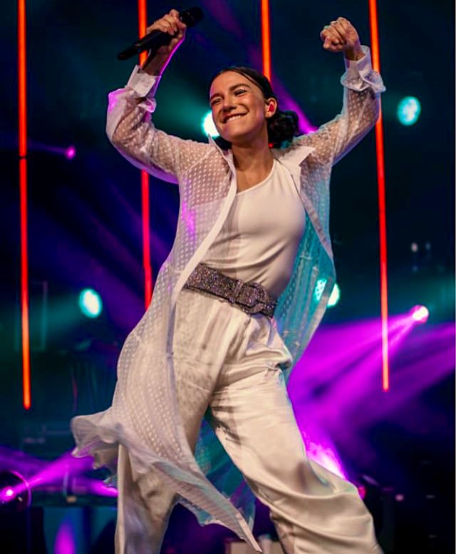 priscillacom_'s tweet photo. 23.11 | Priscilla cantando ontem no último show da ASU TOUR deste ano em São Paulo! #ASUSP https://t.co/OFJYUFoJzV