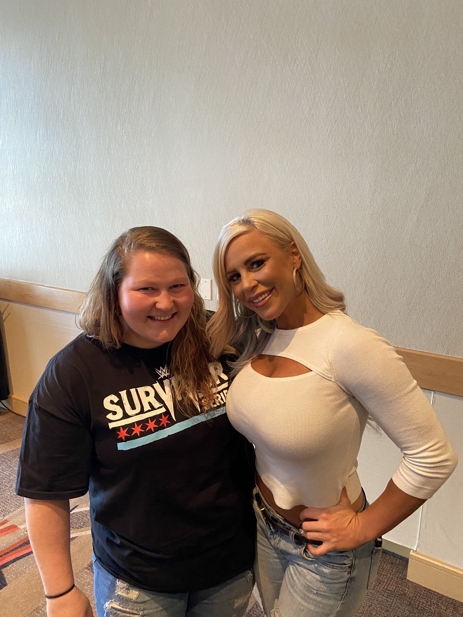 GideonGirl10's tweet photo. Just met @WWEAleister &amp; @DanaBrookeWWE 😍😍 https://t.co/7cO7ZOO0JE
